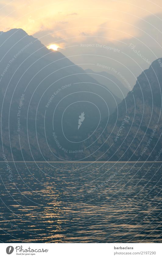 Schifffahrt Ferien & Urlaub & Reisen Ausflug Urelemente Erde Wasser Himmel Sonne Berge u. Gebirge See Gardasee fahren genießen leuchten Stimmung Freiheit