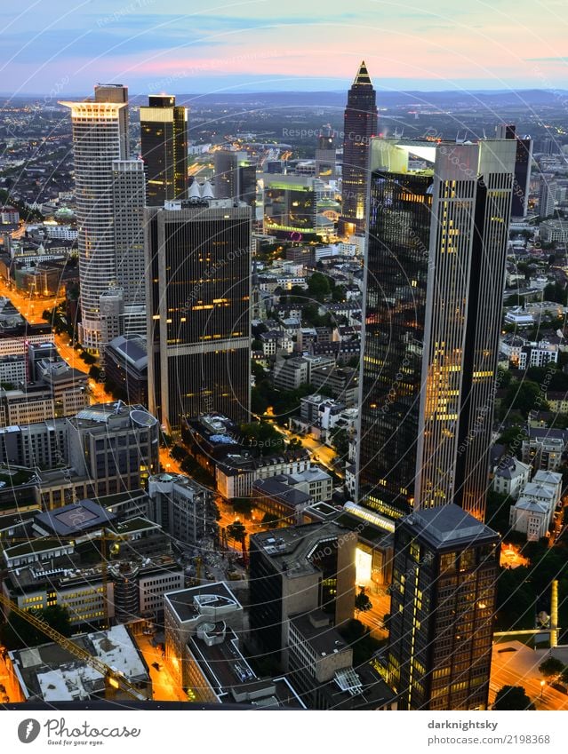 Panorama des Bankenviertels von Frankfurt am Main Büroarbeit Kapitalwirtschaft Börse Geldinstitut Deutschland Europa Stadt Stadtzentrum Skyline Menschenleer