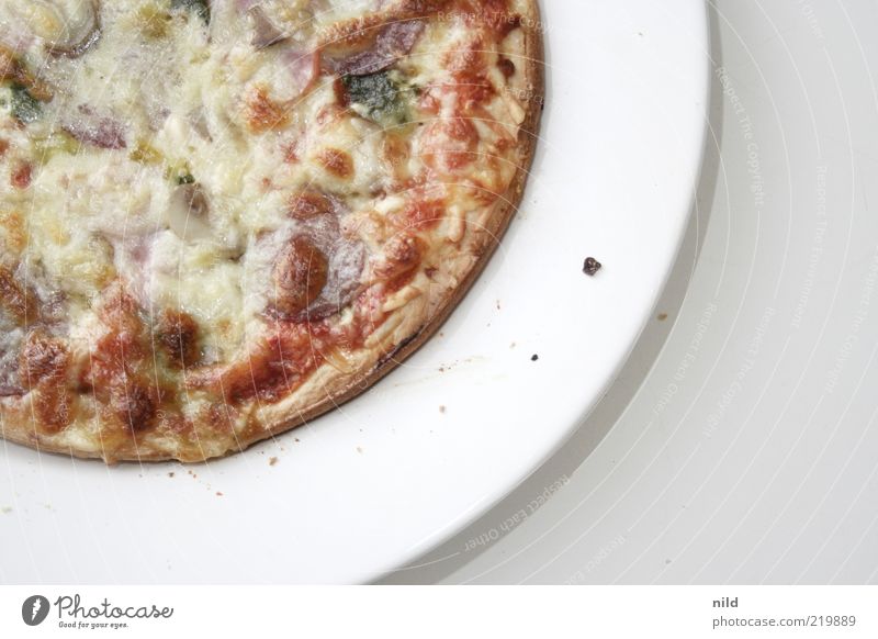 Pimp my Pizza Lebensmittel Teigwaren Backwaren Tiefkühlkost Ernährung Italienische Küche Fastfood Teller Duft hell lecker rund Fett ungesund Mozzarella Farbfoto