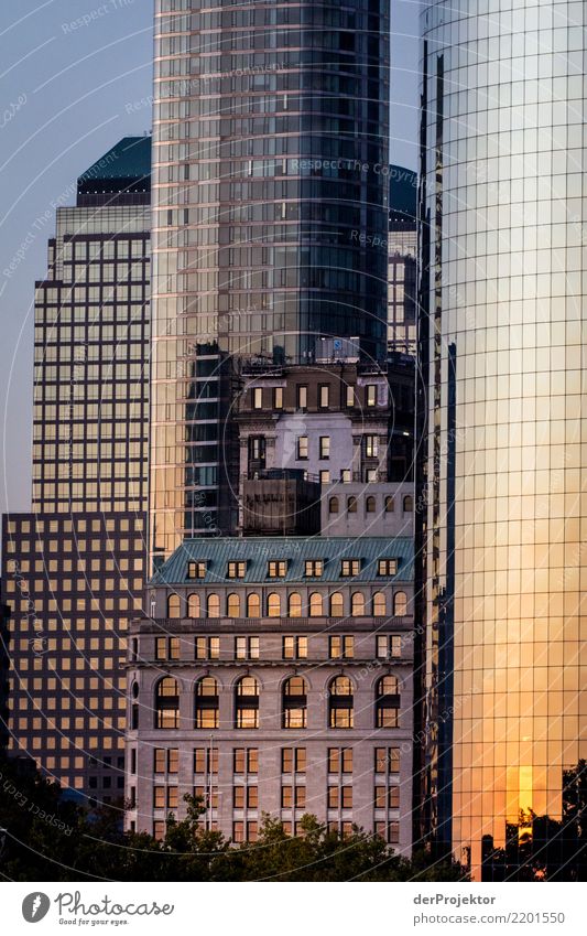 Die eingezwängten Alten 7 Ferien & Urlaub & Reisen Tourismus Ausflug Ferne Sightseeing Städtereise Kreuzfahrt Haus Hochhaus Bankgebäude Bauwerk Gebäude