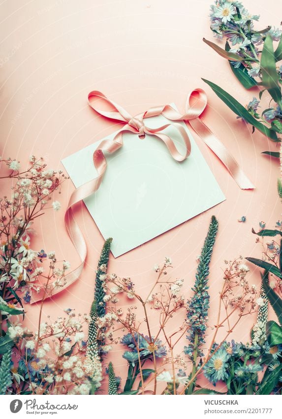 Leere Grußkarte mit Schleife und Blumen auf pastell Hintergrund elegant Stil Dekoration & Verzierung Feste & Feiern Valentinstag Muttertag Hochzeit Geburtstag