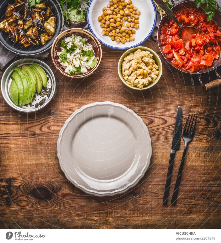 Leerer Teller mit Besteck und salat-Buffet Lebensmittel Gemüse Salat Salatbeilage Ernährung Mittagessen Bioprodukte Vegetarische Ernährung Diät Geschirr Stil