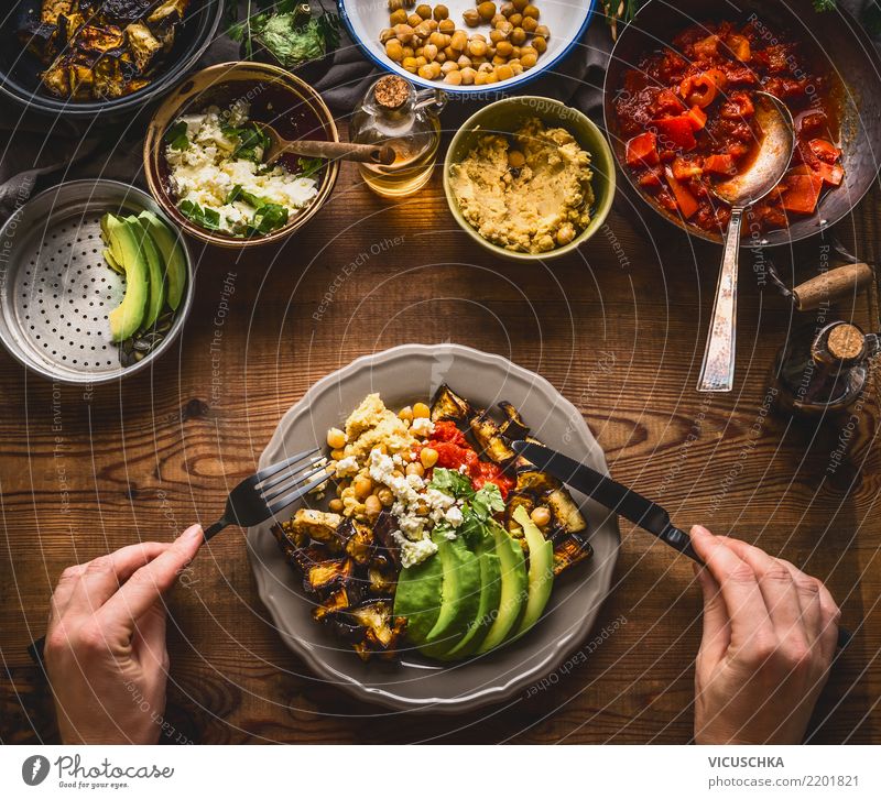 Gesund Essen Lebensmittel Gemüse Salat Salatbeilage Kräuter & Gewürze Öl Ernährung Mittagessen Abendessen Bioprodukte Vegetarische Ernährung Diät Geschirr