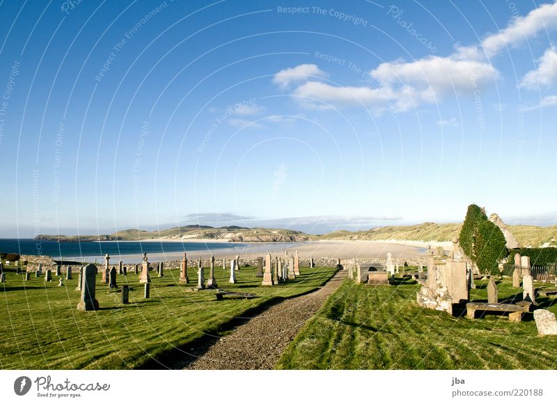 ruhen ruhig Ausflug Ferne Sommer Sommerurlaub Strand Meer Landschaft Urelemente Himmel Schönes Wetter Gras Küste Bucht Schottland Kirche Ruine Friedhof