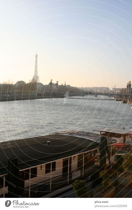 la tour eiffel Paris Frankreich Europa Hauptstadt Stadtzentrum Turm Bauwerk Architektur Sehenswürdigkeit Wahrzeichen Tour d'Eiffel Hausboot ästhetisch