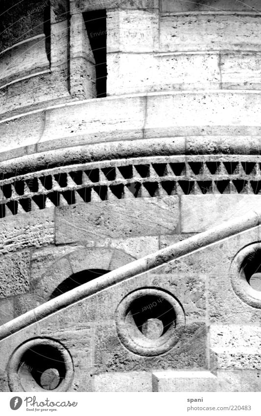 Treppauf... Menschenleer Mauer Wand Treppe seriös Schwarzweißfoto Außenaufnahme Starke Tiefenschärfe Fassade Architektur Detailaufnahme Bildausschnitt Anschnitt