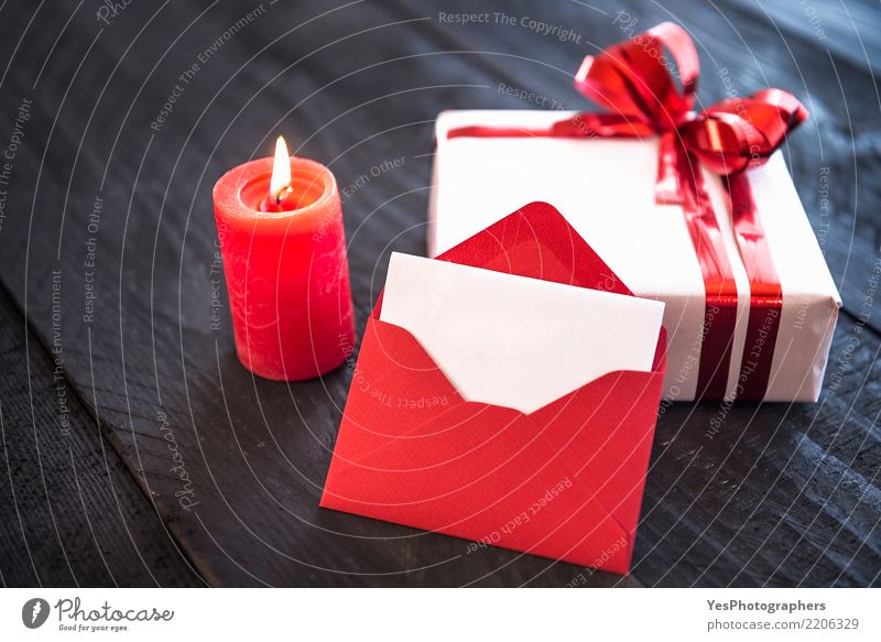 Brennende Kerze und leerer Brief elegant Handarbeit Feste & Feiern Silvester u. Neujahr Geburtstag Paket niedlich Überraschung Kerzenschein Weihnachten stilvoll