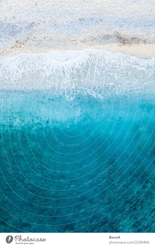 Türkisblaues Meer und Wellen an einem weißen Strand von oben harmonisch Sinnesorgane Erholung Schwimmen & Baden Ferien & Urlaub & Reisen Tourismus Ausflug