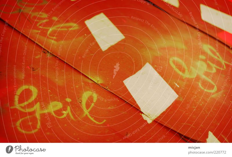 Oops | Almost Forgotten Schriftzeichen Freude Glück Frühlingsgefühle Lebensfreude Leidenschaft fantastisch Tisch Bodenplatten Graffiti Wort gut Coolness orange