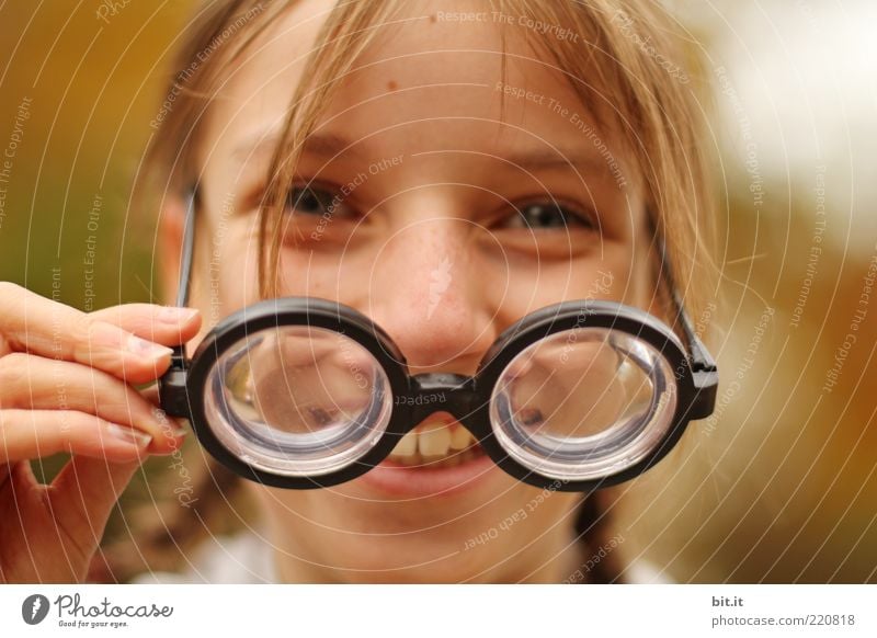 Die Mäusedetektivin Kind Mädchen Kindheit Kopf Gesicht Zähne 8-13 Jahre blond lustig Glück Fröhlichkeit Freude Gesundheit Brille Brillenträger Brillengestell