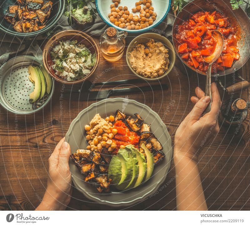 Vegetarische Mahlzeit Lebensmittel Gemüse Salat Salatbeilage Ernährung Mittagessen Bioprodukte Vegetarische Ernährung Diät Geschirr Teller Schalen & Schüsseln