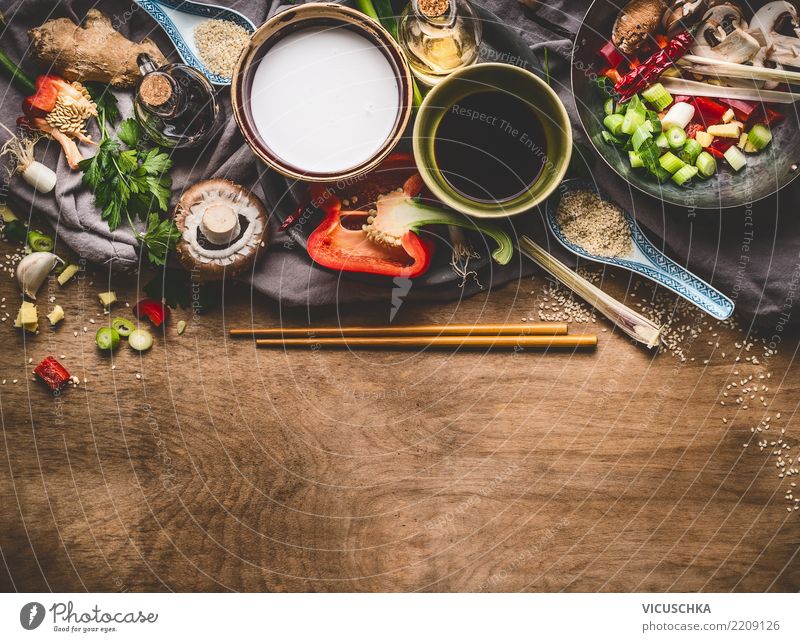 Zutaten für Asiatische Küche Lebensmittel Gemüse Kräuter & Gewürze Ernährung Bioprodukte Vegetarische Ernährung Diät Geschirr Schalen & Schüsseln Stil Design