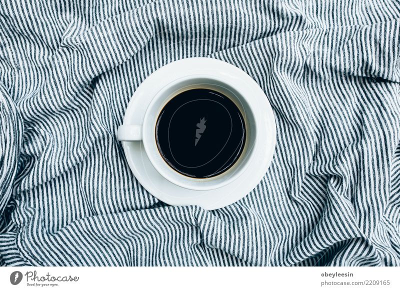 Tasse Kaffee für Morgen, Draufsicht Frühstück Getränk Espresso Leben Tisch Stoff alt dunkel heiß natürlich schwarz aromatisch Leinen Koffein Grunge rustikal