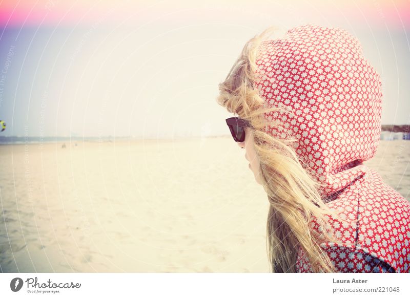 meersehen Mensch feminin Junge Frau Jugendliche 1 18-30 Jahre Erwachsene Meer Stimmung Sehnsucht Fernweh Strand Sonnenbrille blond Sandstrand Urlaubsstimmung