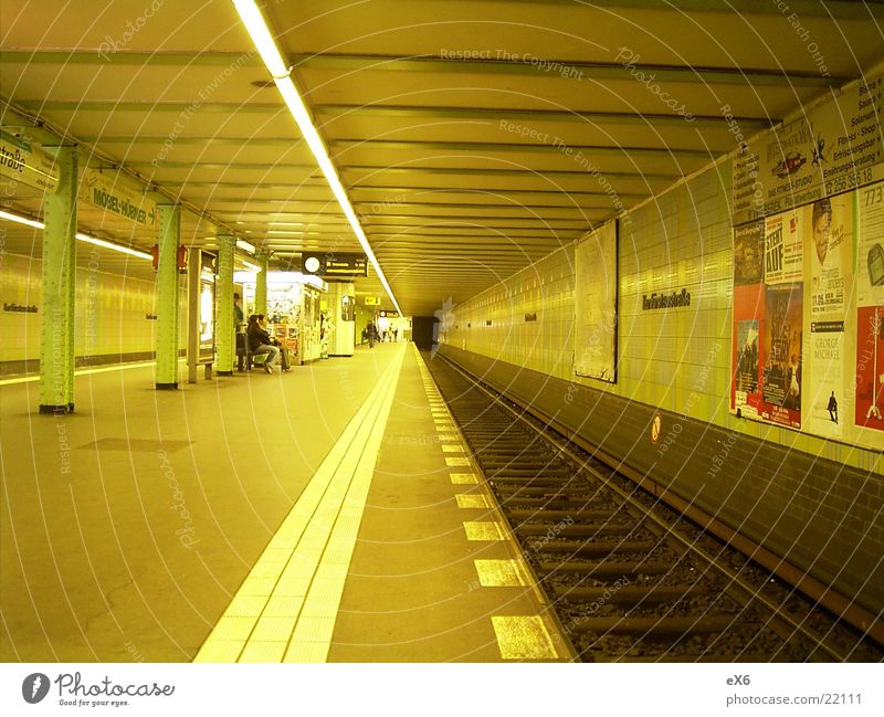 U-Bahn Tunnel Licht Untergrund Architektur Eisenbahn