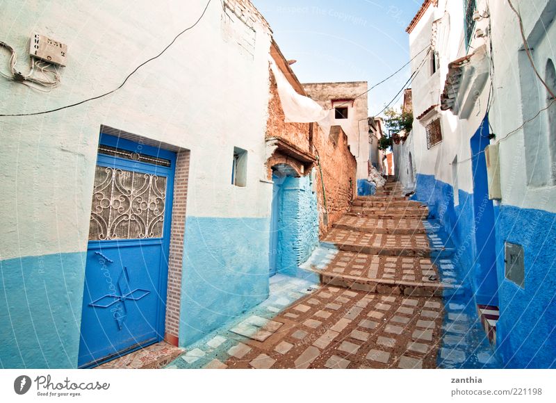 Medina Chechaouen Marokko Afrika Dorf Kleinstadt Altstadt Menschenleer Haus Gebäude Mauer Wand Treppe Fassade alt blau weiß Ferien & Urlaub & Reisen Idylle