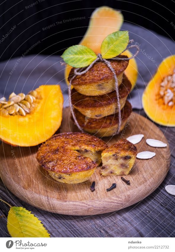 Cupcakes von einem Kürbis Gemüse Brot Dessert Süßwaren Frühstück Tisch Holz frisch heiß Tradition Mahlzeit Scheibe Snack gebastelt Feinschmecker geschmackvoll