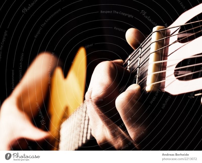 Musizieren Stil Musik Feste & Feiern maskulin Mann Erwachsene Hand Finger Künstler Gitarre lernen Liebe Gefühle guitar Flamencotänzer player Blues Jazz