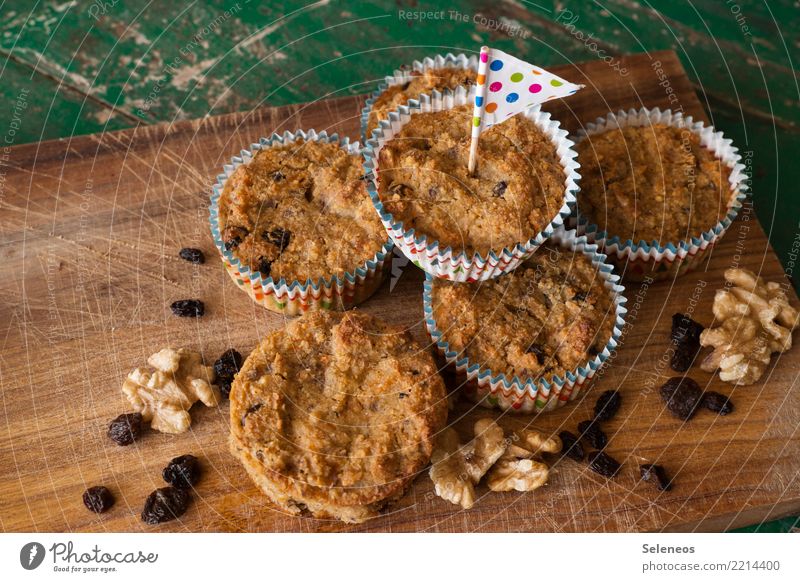 celebrat Muffin Kuchen Geburstag feiern lecker süß Dessert Ernährung Süßwaren Farbfoto Lebensmittel Feste & Feiern Backwaren Innenaufnahme Geburtstag