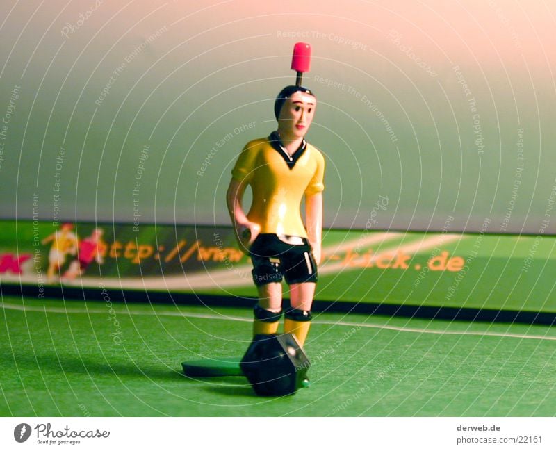 TIPP-KICKer Tischfußball Kick Fußballplatz grün Freizeit & Hobby Spielfigur Rasen Internet Vorderansicht Textfreiraum oben stoßen Farbfoto Nahaufnahme 1