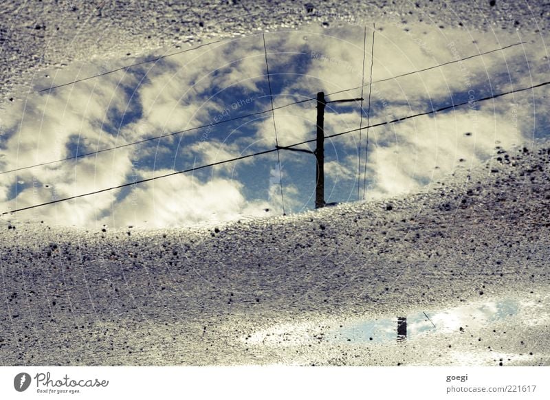 puddle of clouds Wasser Himmel Wolken blau grau schwarz weiß Strommast Hochspannungsleitung Telefonmast Telefonleitung Pfütze Farbfoto Außenaufnahme
