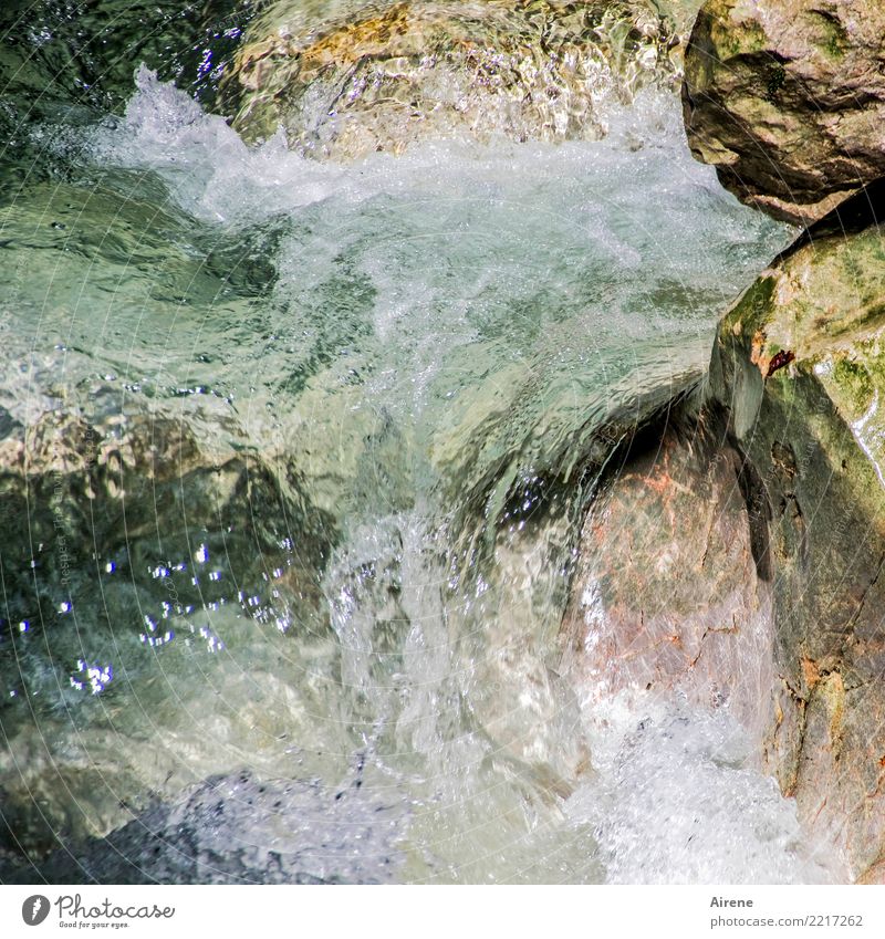 da muss noch viel Wasser den Bach runter Natur Urelemente Felsen Schlucht Wasserfall Wildbach Stein frisch gigantisch nass natürlich stark rosa türkis weiß