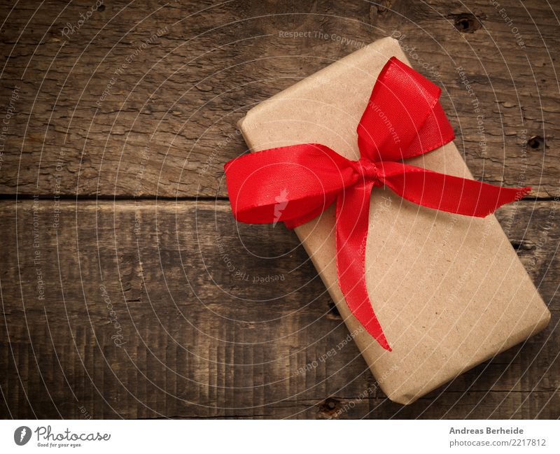 Ein Geschenk Feste & Feiern Valentinstag Muttertag Weihnachten & Advent Geburtstag Liebe box red bow ribbon present wood birthday wrapped holiday natural