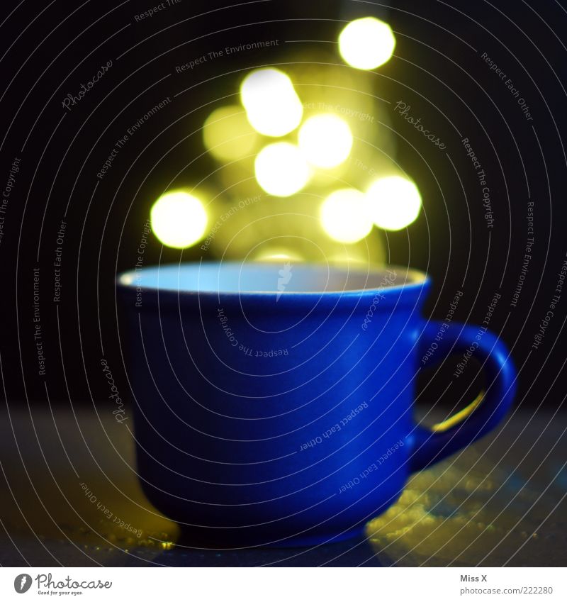 Volle Berechnung Getränk Tasse Becher leuchten glänzend hell Zauberei u. Magie Farbfoto mehrfarbig Menschenleer Kunstlicht Lichterscheinung Unschärfe