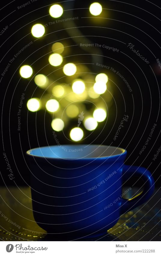 hot Getränk Heißgetränk Tasse Becher hell Punkt Zauberei u. Magie Farbfoto mehrfarbig Experiment Menschenleer Kunstlicht Licht Schatten Lichterscheinung blau