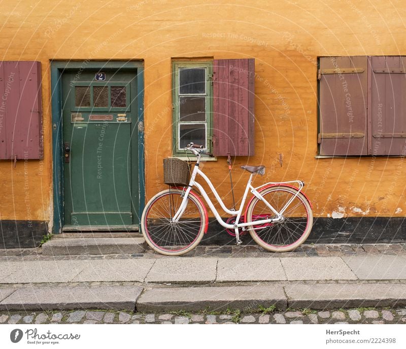 sehr hyggelig Ferien & Urlaub & Reisen Tourismus Ausflug Städtereise Fahrradtour Sommer Kopenhagen Haus Einfamilienhaus Bauwerk Gebäude Mauer Wand Fenster Tür
