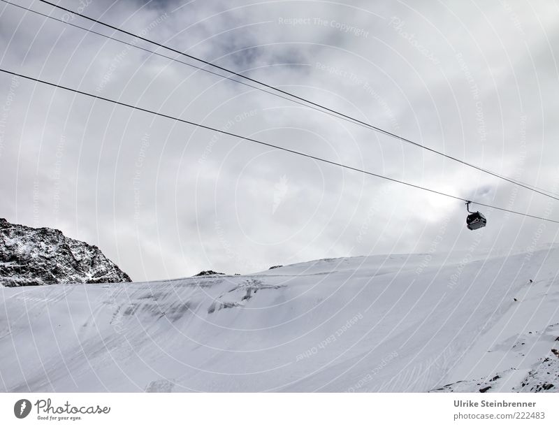 Skiliftkabine am Rettenbachgletscher Außenaufnahme Berge u. Gebirge Alpen Rettenbachferner Berghang Gletscher Schnee Eis kalt Sesselbahn Winter Österreich
