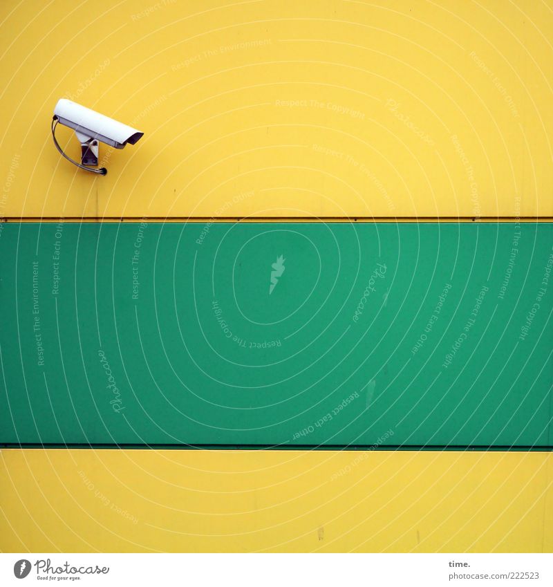 HH10.2 | Daily Soap Fake Videokamera Kabel Informationstechnologie Industrieanlage Bauwerk Architektur Streifen beobachten bedrohlich gruselig Neugier gelb grün