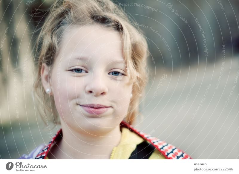 lachfalte's Schatz (LT Ulm 14.11.10) Mensch Mädchen Kindheit Jugendliche Leben Gesicht beobachten Lächeln Blick authentisch blond Coolness Freundlichkeit