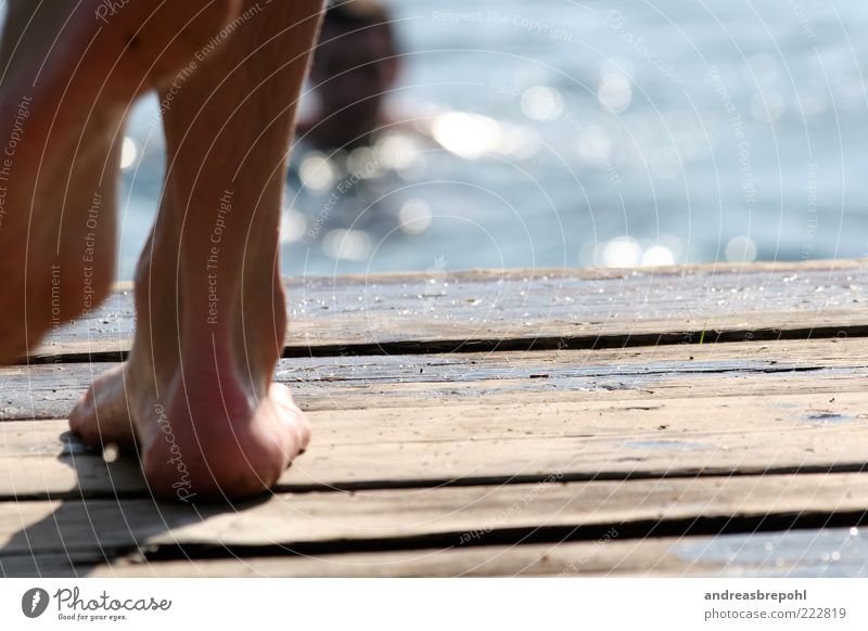 Plattfuss am Lago Mensch maskulin Beine Fuß 2 Holz Farbfoto Außenaufnahme Nahaufnahme Textfreiraum rechts Tag Silhouette Reflexion & Spiegelung Lichterscheinung