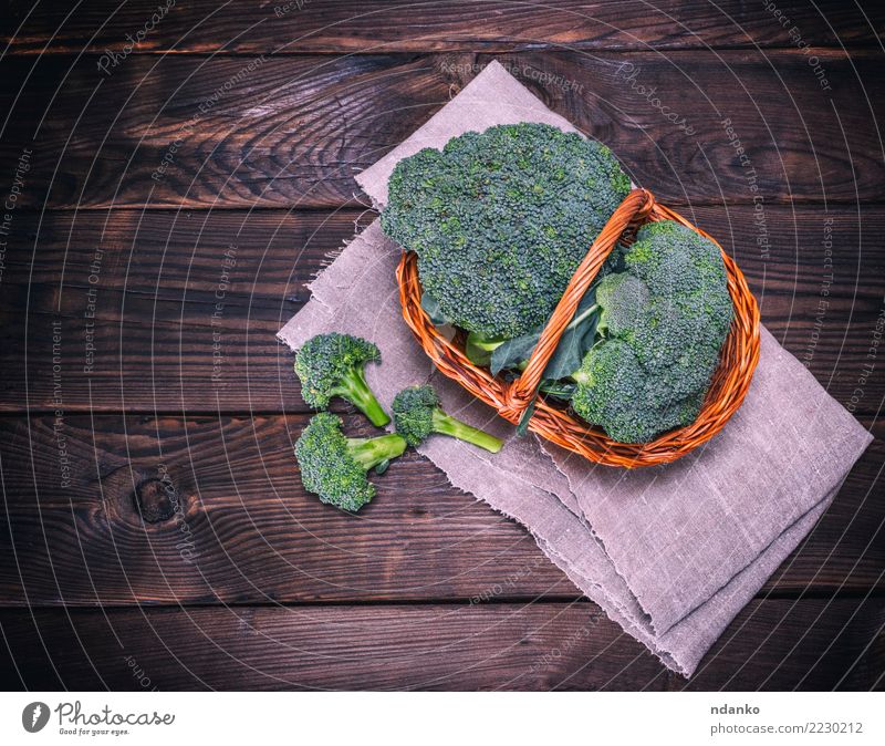frischer Kohl Brokkoli Gemüse Ernährung Essen Vegetarische Ernährung Diät Tisch Holz natürlich oben braun grün rustikal Zutaten Essen zubereiten Hintergrund