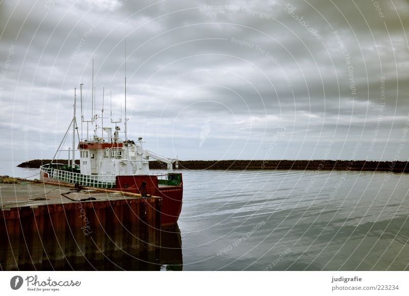 Island Wirtschaft Umwelt Natur Himmel Wolken Klima Wetter Küste Fjord Akranes Hafenstadt Schifffahrt Fischerboot dunkel Stimmung ruhig Anlegestelle Farbfoto