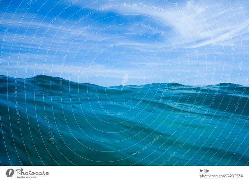 Textur bewegt bis wellig Ferien & Urlaub & Reisen Sommer Meer Wellen Urelemente Wasser Himmel Schönes Wetter Wasseroberfläche blau Wellengang Blauer Himmel
