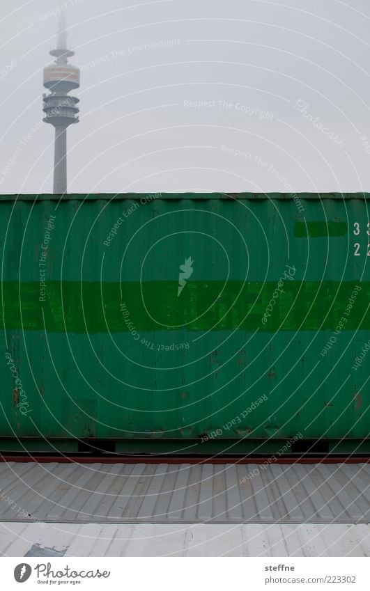 EVERGREEN Himmel schlechtes Wetter Nebel München Wahrzeichen Olympiaturm Container grün graphisch Farbfoto Außenaufnahme Menschenleer