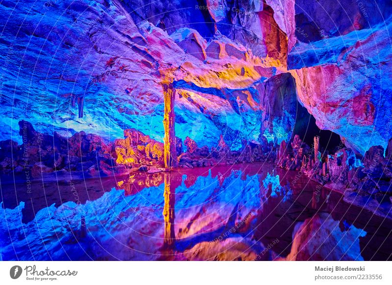 Bunte Höhle Tourismus Ausflug Natur Felsen See Stein Ferien & Urlaub & Reisen authentisch schön einzigartig natürlich blau rot Rohrflötenhöhle China Guilin