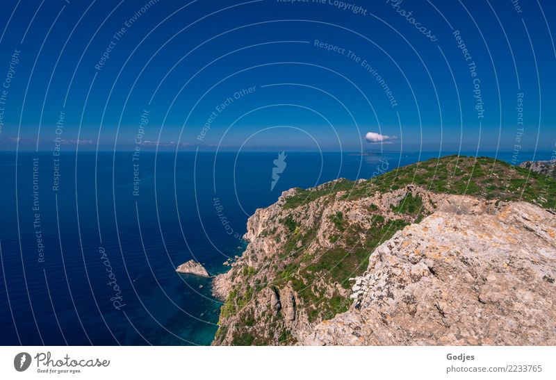 Landzunge bei Angelokastro III Landschaft Wasser Himmel Wolken Horizont Sommer Gras Sträucher Felsen Wellen Küste Meer Mittelmeer Korfu Sehenswürdigkeit