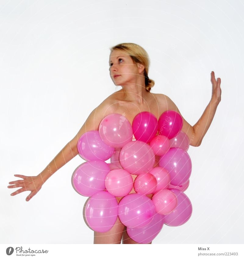 Zitzen Mensch feminin Junge Frau Jugendliche Körper Haut Brust 1 18-30 Jahre Erwachsene Bekleidung nerdig trashig verrückt rosa nackt Nackte Haut Luftballon
