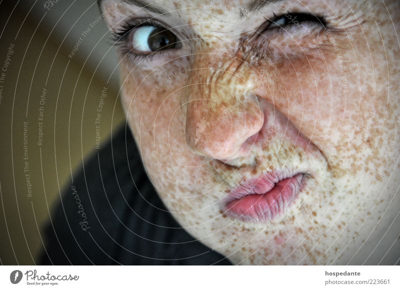Verrücktes Leben Lifestyle Stil schön Haut Gesicht Kosmetik Erholung Sommer Junge Frau Jugendliche Partner Auge Nase Lippen Sommersprossen 1 Mensch 18-30 Jahre