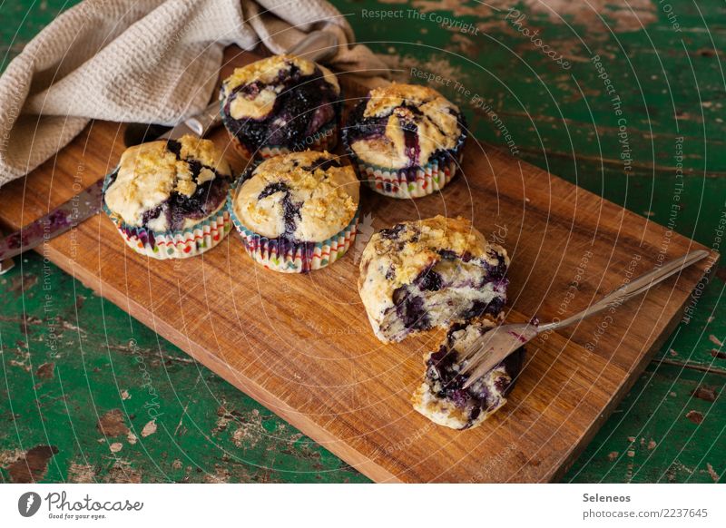 Süßkram Süßes Muffin Gebäck Blaubeeren Dessert lecker süß Lebensmittel Kuchen Backwaren Ernährung Cupcake backen Snack Farbfoto geschmackvoll Bäckerei