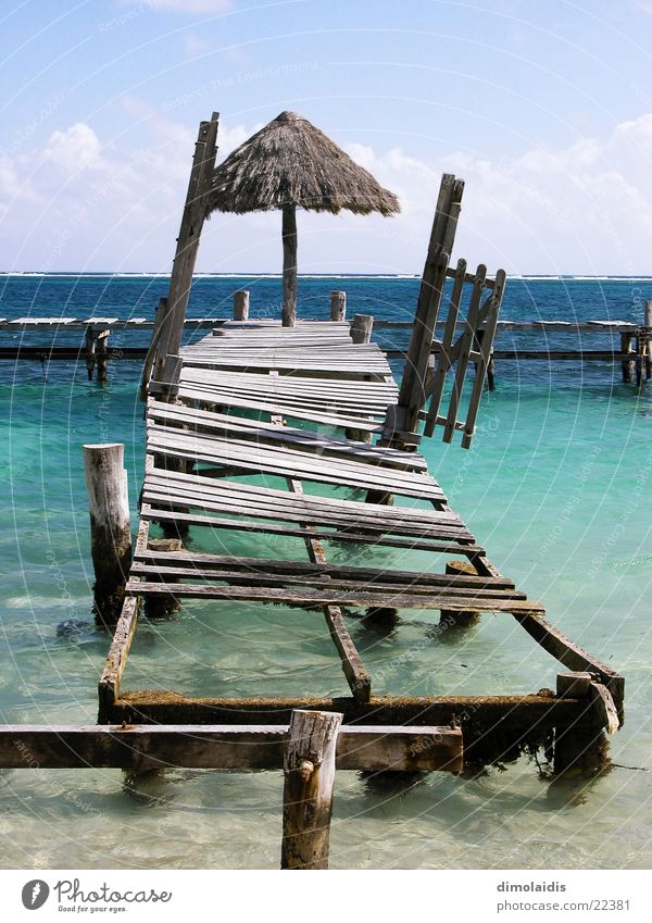 reif für die insel Cancun Meer Strand Steg Holz Horizont Wolken türkis Ferien & Urlaub & Reisen Mexiko Kuba Sand Paradies Regenschirm Wasser Sonne Himmel blau
