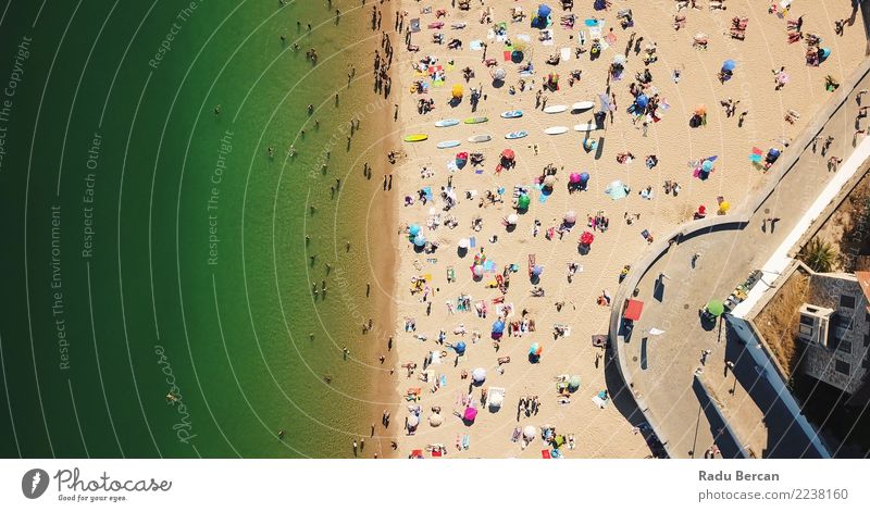 Luftaufnahme der Menschenmenge am Cascais Beach im Sommer Schwimmen & Baden Ferien & Urlaub & Reisen Tourismus Freiheit Sommerurlaub Sonne Sonnenbad Strand Meer