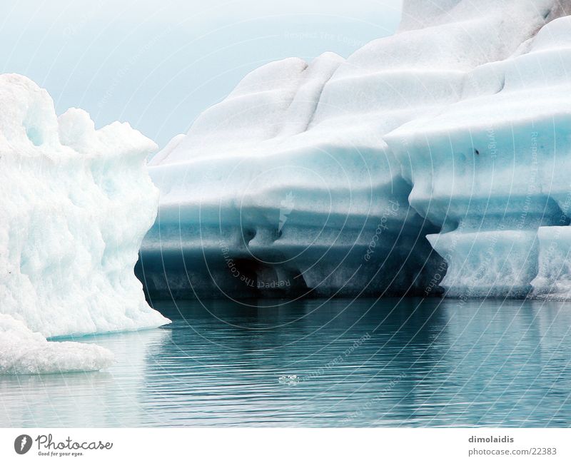 Titanic kalt azurblau Meer Reflexion & Spiegelung Arktis Island Grönland Winter Eis Wasser Nordpol Polar Norden Schnee