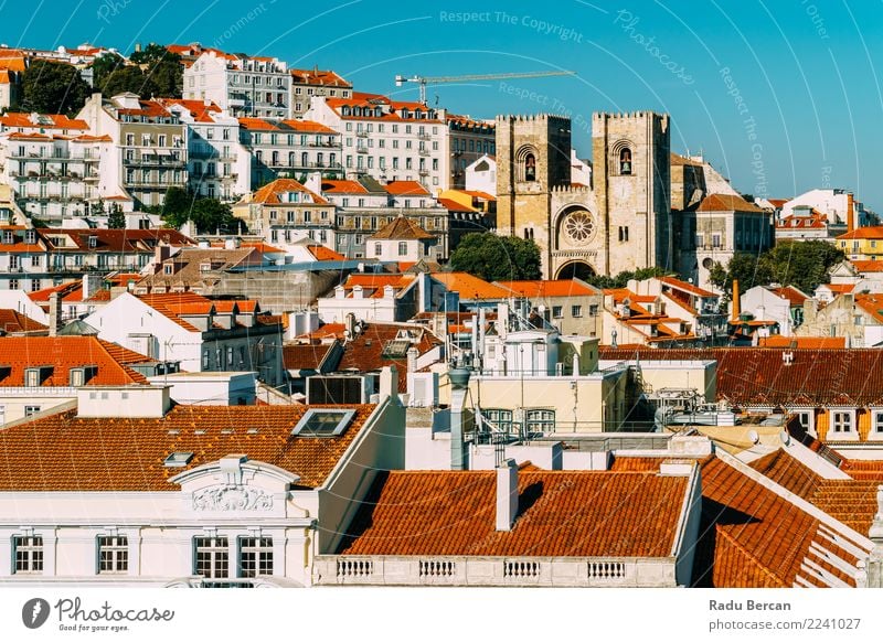 Panoramablick auf die Innenstadt von Lissabon Skyline in Portugal Ferien & Urlaub & Reisen Tourismus Sightseeing Städtereise Sommer Haus Umwelt Landschaft