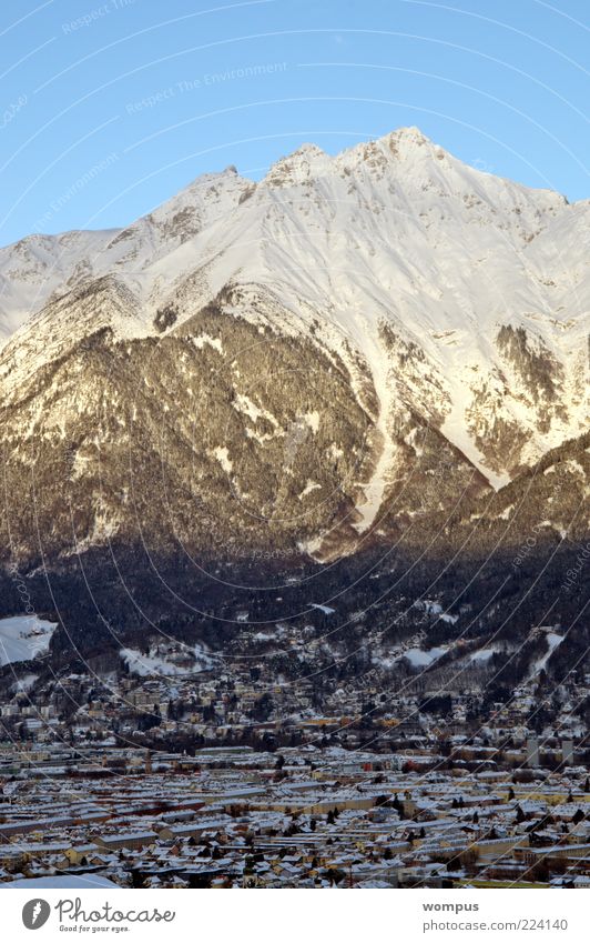 Innsbruck Umwelt Natur Landschaft Schönes Wetter Felsen Alpen Berge u. Gebirge Gipfel Schneebedeckte Gipfel blau braun gelb grau weiß Farbfoto Außenaufnahme Tag