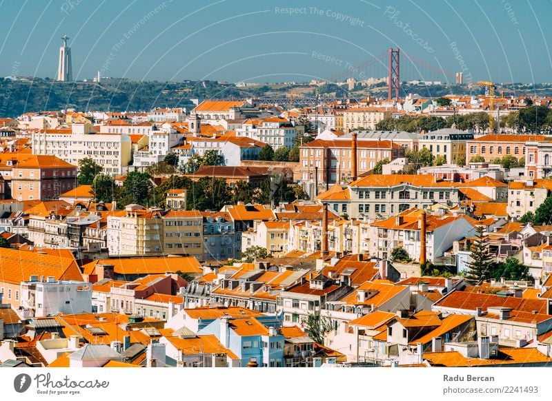 Luftaufnahme der Innenstadt von Lissabon Skyline und Cristo Rei Santuario Ferien & Urlaub & Reisen Tourismus Sommer Haus Architektur Umwelt Landschaft Himmel