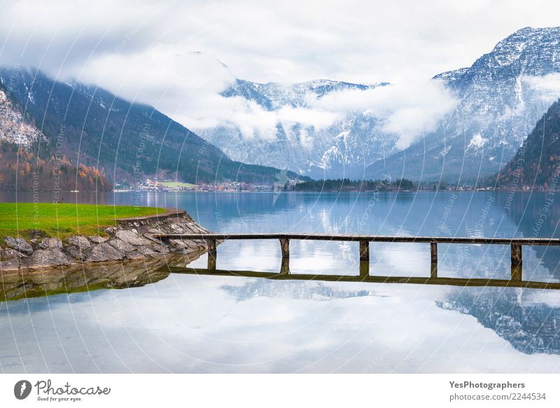 Holzdeck über Bergsee ruhig Ferien & Urlaub & Reisen Tourismus Berge u. Gebirge Natur Schönes Wetter Alpen Seeufer Brücke Optimismus friedlich Gelassenheit